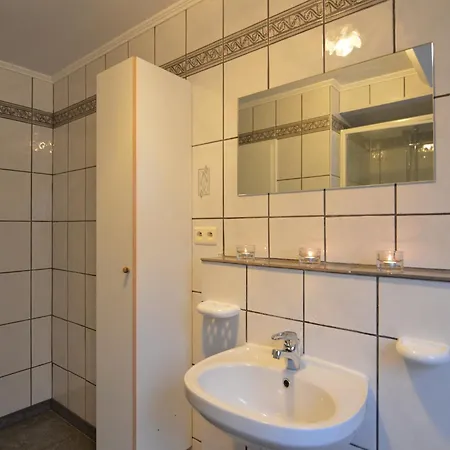Дом отдыха In With Pool & Sauna Вэм