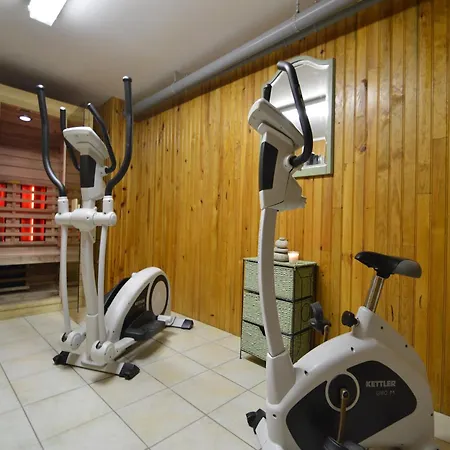 In With Pool & Sauna