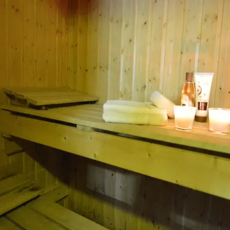 In With Pool & Sauna Дом отдыха *