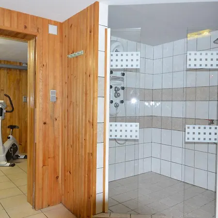 In With Pool & Sauna * Waimes