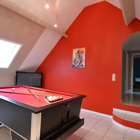 In With Pool & Sauna Waimes